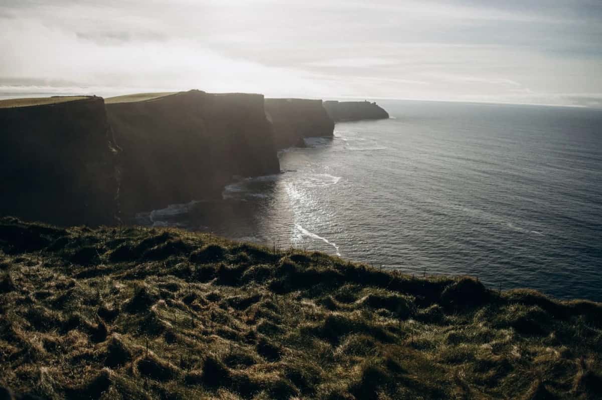 Les Cliffs of Moher dans le comté de Clare, falaises vertigineuses sur l'Atlantique