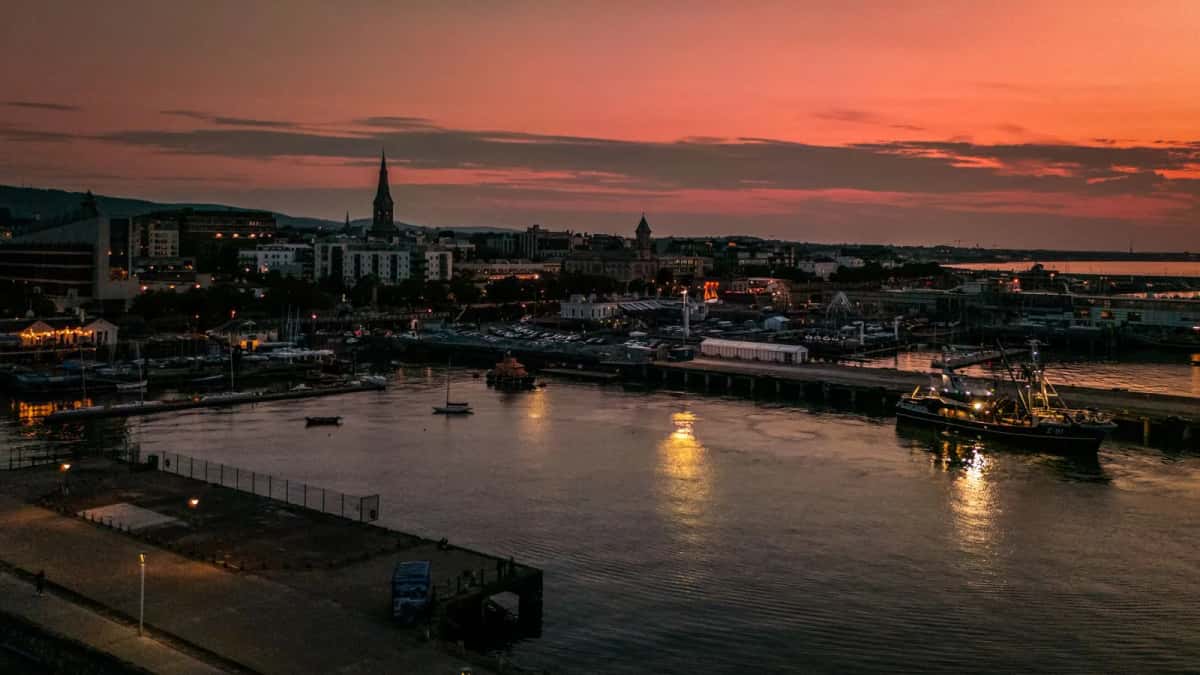 Vue sur Dublin avec ses bâtiments historiques et le ciel irlandais
