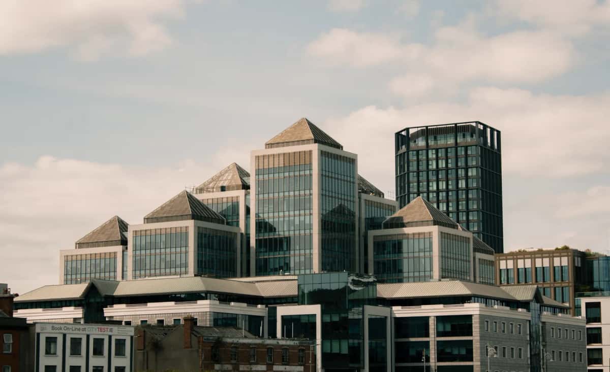 Les tours de l'IFSC, le quartier financier de Dublin, vues depuis les quais