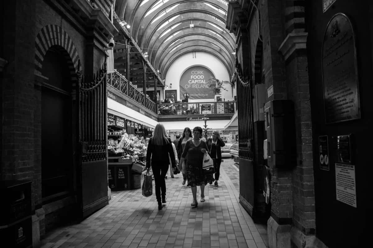 La halle couverte du English Market à Cork, avec sa verrière et ses étals